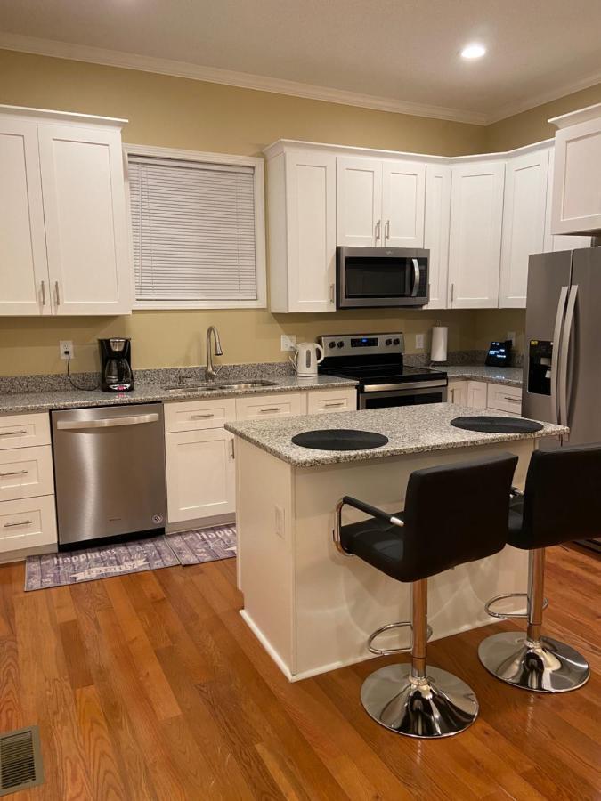 Modern 3-Bedroom, Big Fence Yard, Pets Stay Free Durham Esterno foto