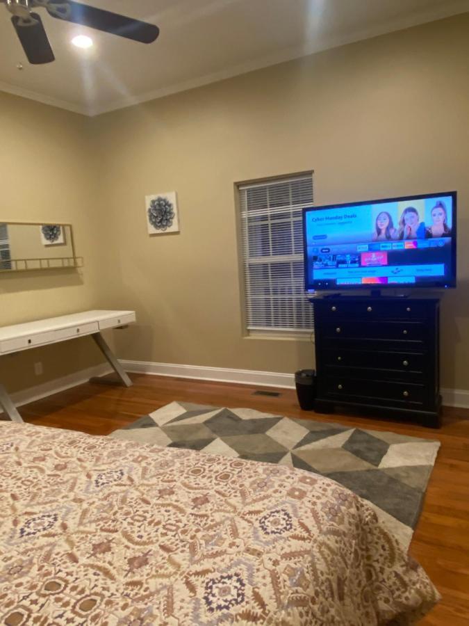 Modern 3-Bedroom, Big Fence Yard, Pets Stay Free Durham Esterno foto