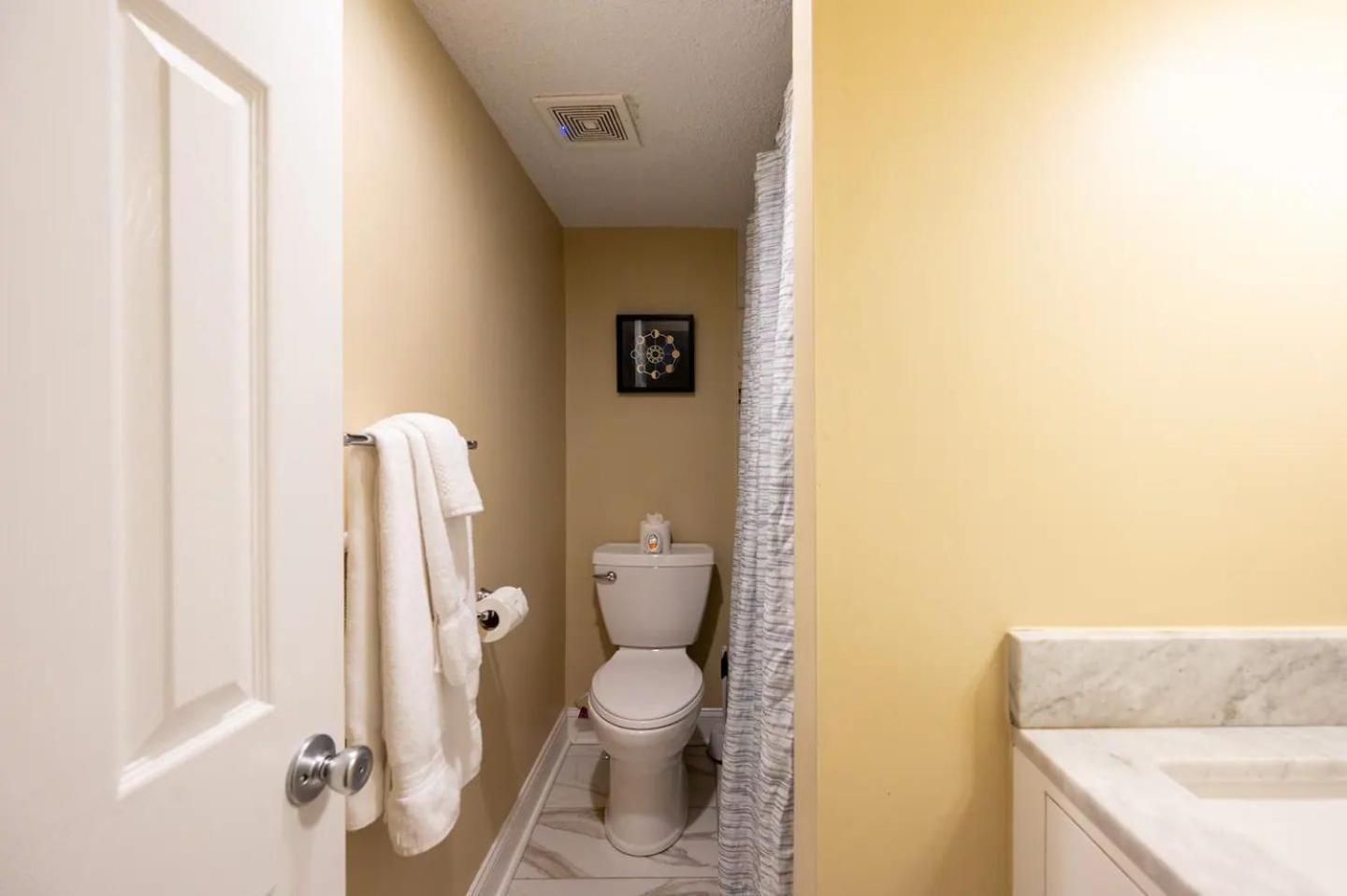 Modern 3-Bedroom, Big Fence Yard, Pets Stay Free Durham Esterno foto