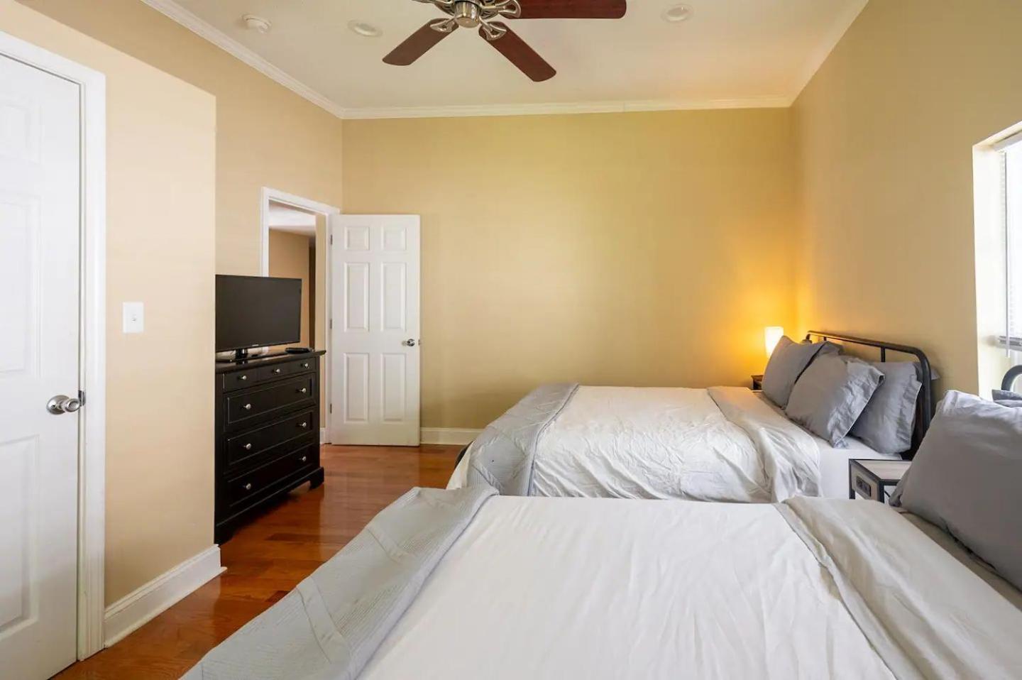 Modern 3-Bedroom, Big Fence Yard, Pets Stay Free Durham Esterno foto
