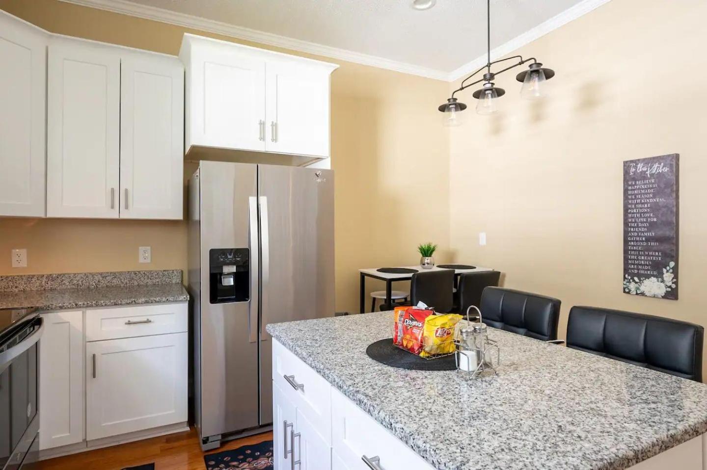 Modern 3-Bedroom, Big Fence Yard, Pets Stay Free Durham Esterno foto