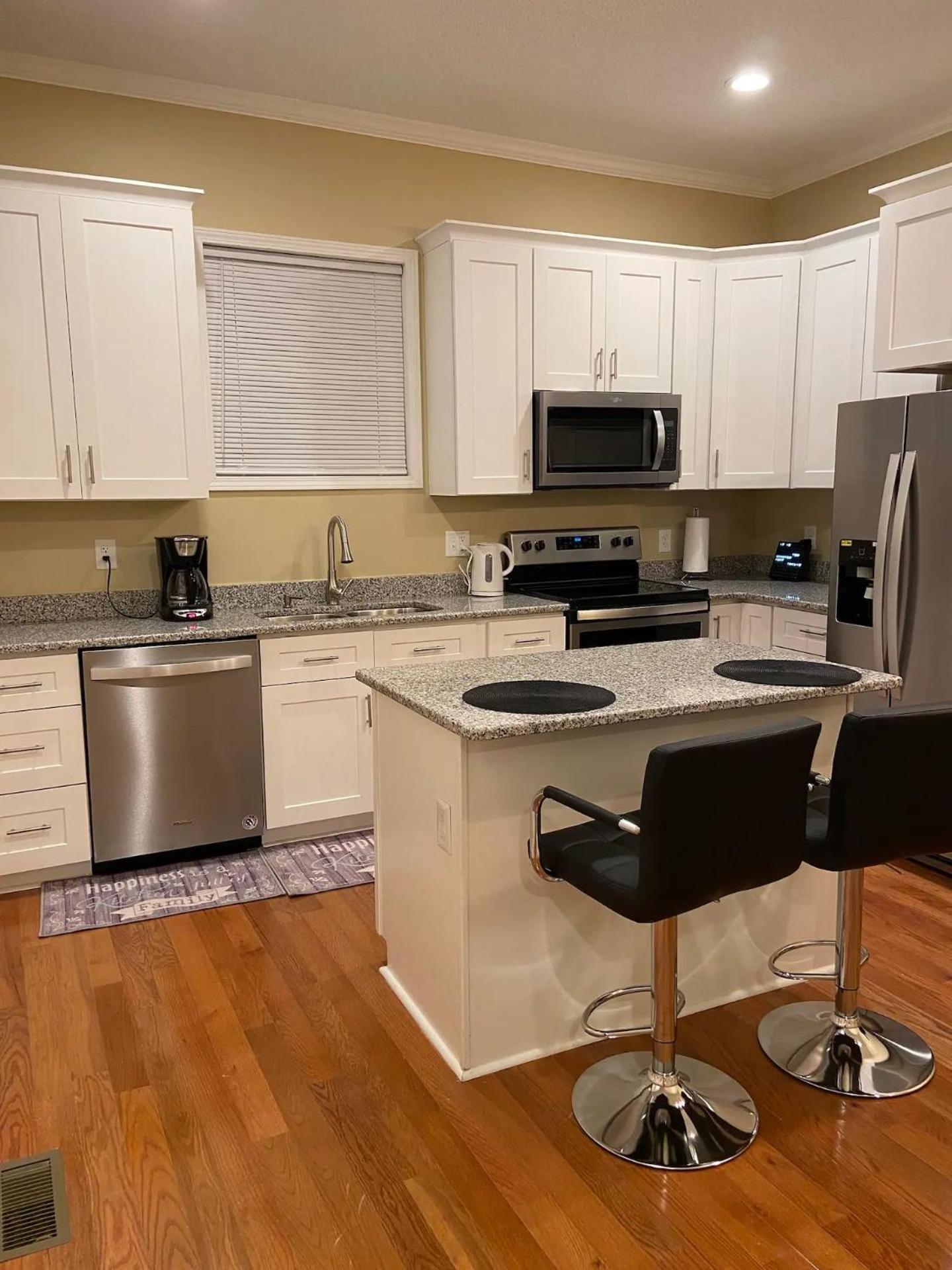 Modern 3-Bedroom, Big Fence Yard, Pets Stay Free Durham Esterno foto