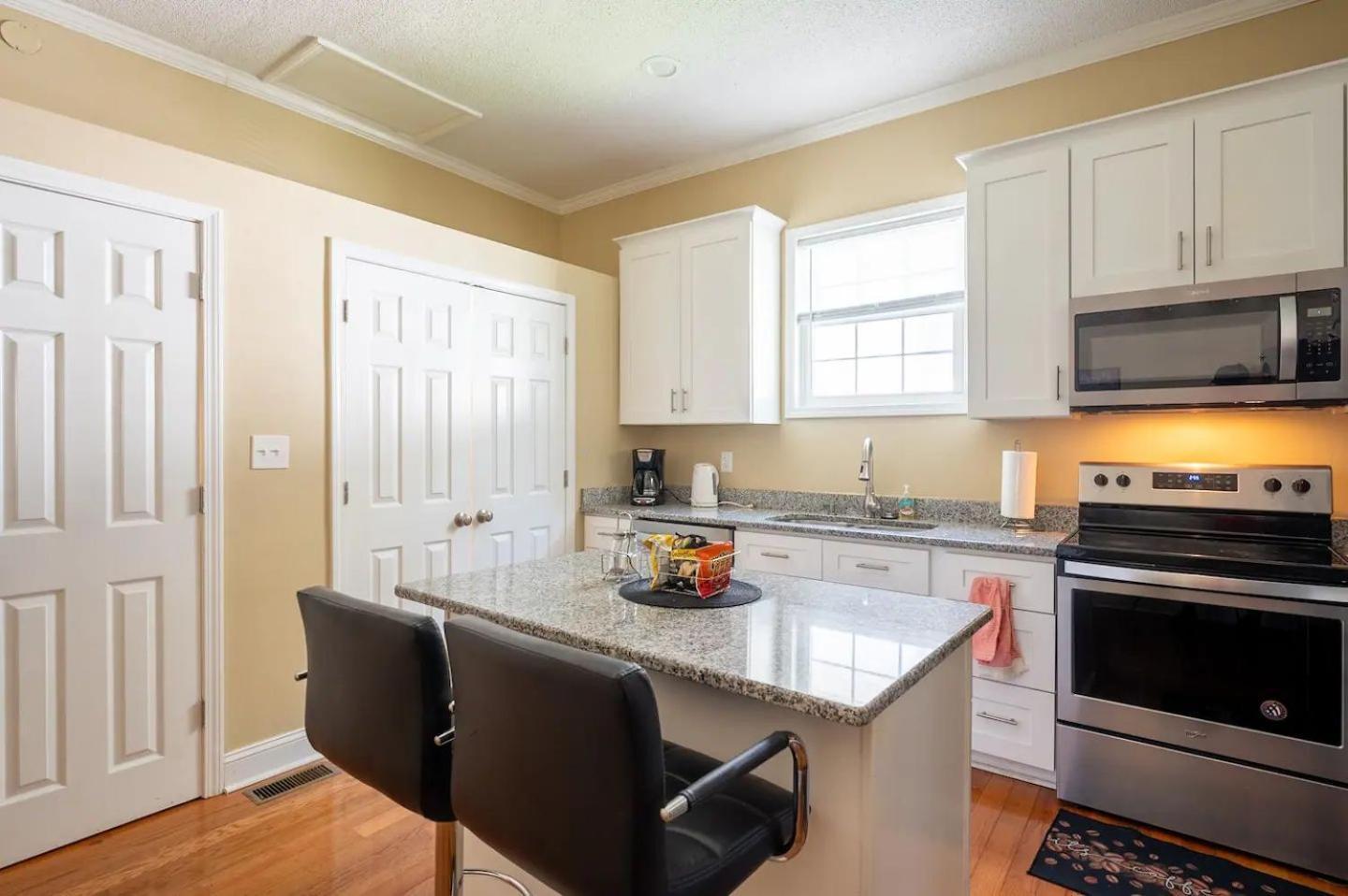 Modern 3-Bedroom, Big Fence Yard, Pets Stay Free Durham Esterno foto