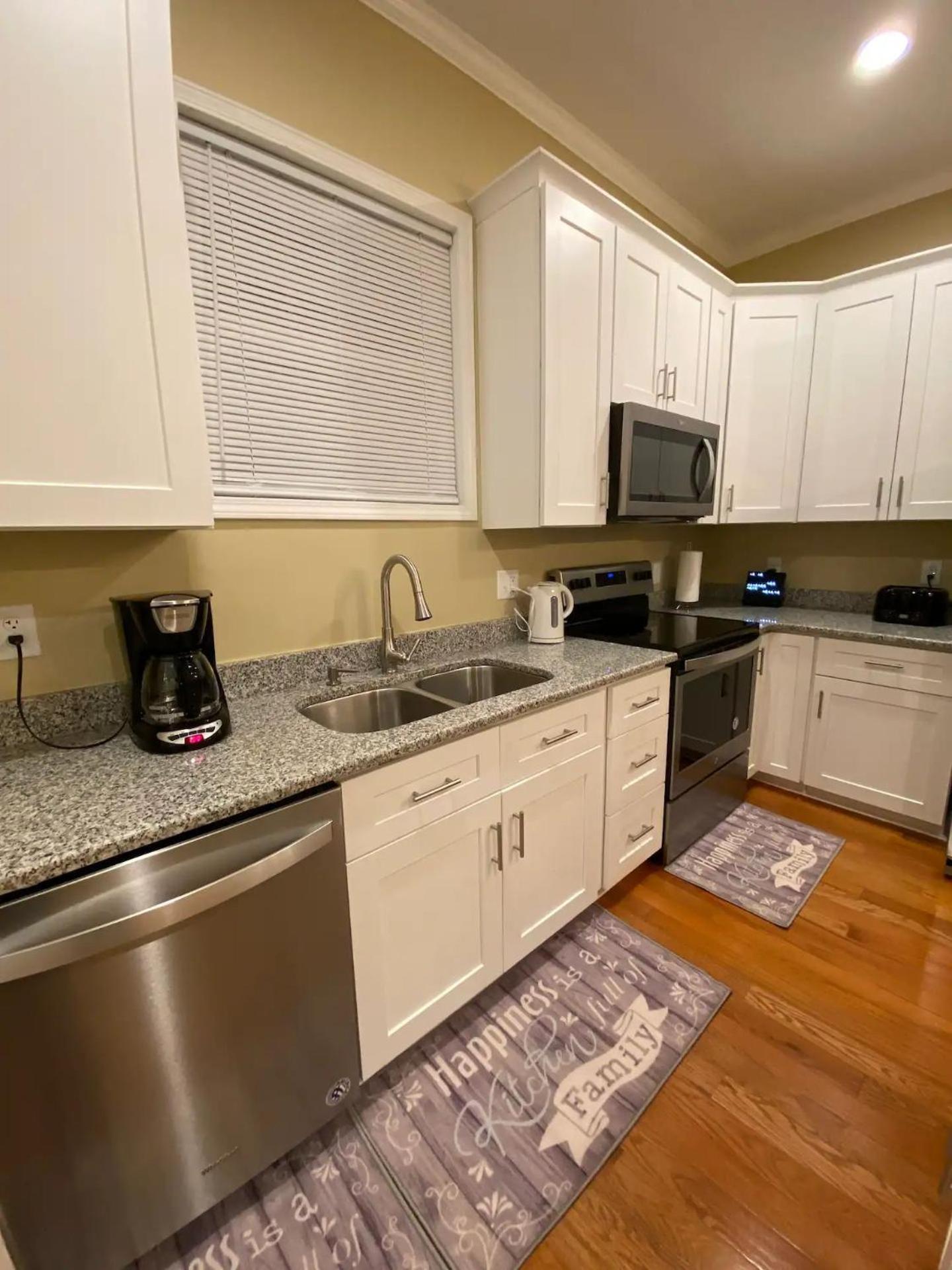 Modern 3-Bedroom, Big Fence Yard, Pets Stay Free Durham Esterno foto